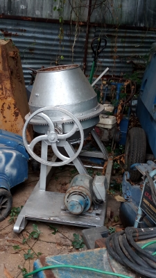 ขายโม่ผสมคอนกรีตลูกเล็กครึ่งถุงมอเตร์2แรง220v มิซูบิชิ โทร.0865292215