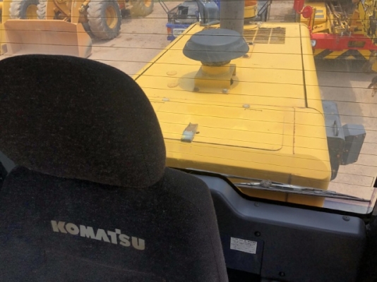 ขายรถตักล้อยาง KOMATSU WA320-6 รถนอกนำเข้าเองจากญี่ปุ่น สภาพสวยพร้อมใช้ มีVDOการทำงานครับ