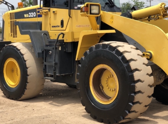 ขายรถตักล้อยาง KOMATSU WA320-6 รถนอกนำเข้าเองจากญี่ปุ่น สภาพสวยพร้อมใช้ มีVDOการทำงานครับ