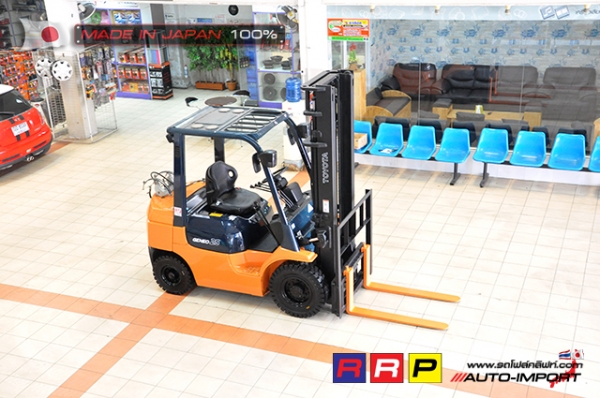 ขายรถโฟล์คลิฟท์มือสอง TOYOTA รุ่น 7FG25-11965 นำเข้าจากประเทศญี่ปุ่น 100\% ไม่เคยใช้งานในไทย