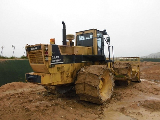 รถดันล้อเหล็ก KOMATSU รุ่น WF450T-1 รถดันล้อเหล็ก KOMATSU รุ่น WF450T-1