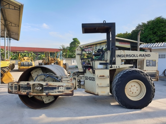 ขายรถบดอัดสั่นสะเทือนล้อเรียบ 10 ตัน Ingersoll Rand SD100D นำเข้าจาก USA แท้ 100\% สภาพสวย ไม่เคยใช้งานในไทย