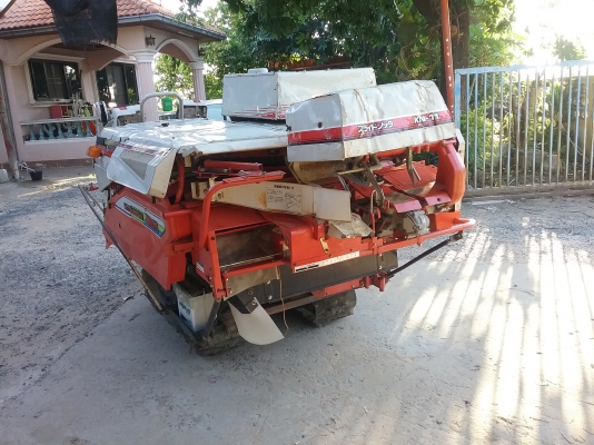 ขายรถเกี่ยวข้าวนวดคอรวง ปรับสภาพแล้ว พร้อมเกี่ยว มีระบบสับฟางละเอียด และมัดฟางได้ ขายรถเกี่ยวข้าวนวดคอรวง ปรับสภาพแล้ว พร้อมเกี่ยว มีระบบสับฟางละเอียด และมัดฟางได้