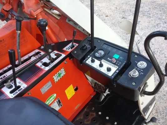 ขายรถเกี่ยวข้าวนวดคอรวง ปรับสภาพแล้ว พร้อมเกี่ยว มีระบบสับฟางละเอียด และมัดฟางได้ ขายรถเกี่ยวข้าวนวดคอรวง ปรับสภาพแล้ว พร้อมเกี่ยว มีระบบสับฟางละเอียด และมัดฟางได้