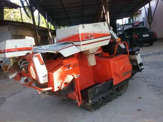 ขายรถเกี่ยวข้าวนวดคอรวง ปรับสภาพแล้ว พร้อมเกี่ยว มีระบบสับฟางละเอียด และมัดฟางได้ ขายรถเกี่ยวข้าวนวดคอรวง ปรับสภาพแล้ว พร้อมเกี่ยว มีระบบสับฟางละเอียด และมัดฟางได้