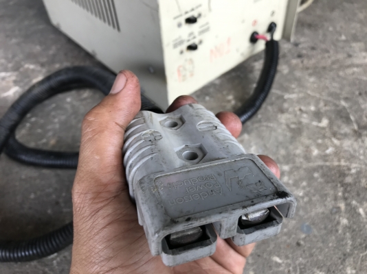 ขายตู้ชาร์จไฟ 12Vdc สภาพสวย มาตรฐานโรงงาน รองรับแอมป์ได้สูง พร้อมใช้งาน ราคา 3,800 บาท ขายตู้ชาร์จไฟ 12Vdc สภาพสวย มาตรฐานโรงงาน รองรับแอมป์ได้สูง พร้อมใช้งาน ราคา 3,800 บาท