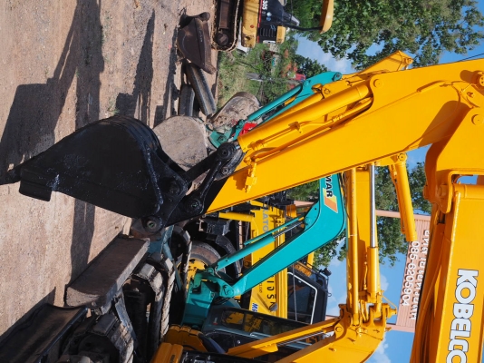 KOBELCO SK50UR ราคา370,000บาทภาคเหนือส่งฟรี KOBELCO SK50UR ราคา370,000บาทภาคเหนือส่งฟรี