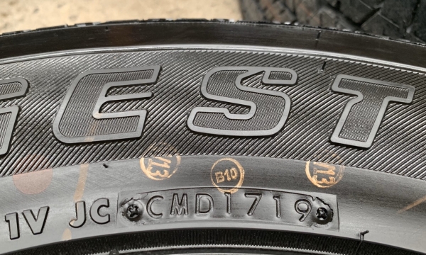 ยางใหม่ป้ายแดง 255-60-18 Bridgestone ปี 19 สวยกริ๊บๆ ยางใหม่ป้ายแดง 255-60-18 Bridgestone ปี 19 สวยกริ๊บๆ