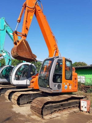 ขาย HITACHI ZX135US เก่านอกแท้  เดิมๆๆ  สภาพสวย  มีลายแย๊ก พร้อมใช้  โทร 089-3818694 จ๊อย