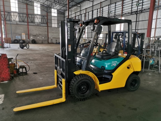 Forklifts Komatsu 2.5ตัน เครื่องยนต์ดีเซล รถยก2.5ตันพร้อมฟลูฟรีเสาเข้าตู้ได้สไลด์ชิฟเกียร์ออโต้ สภาพใช้งานน้อยมาก