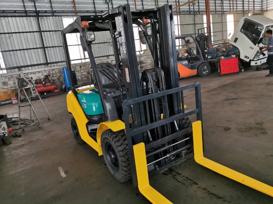 Forklifts Komatsu 2.5ตัน เครื่องยนต์ดีเซล รถยก2.5ตันพร้อมฟลูฟรีเสาเข้าตู้ได้สไลด์ชิฟเกียร์ออโต้ สภาพใช้งานน้อยมาก Forklifts Komatsu 2.5ตัน เครื่องยนต์ดีเซล รถยก2.5ตันพร้อมฟลูฟรีเสาเข้าตู้ได้สไลด์ชิฟเกียร์ออโต้ สภาพใช้งานน้อยมาก