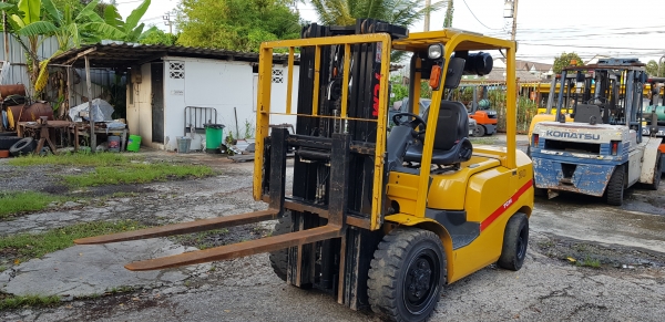 ขายรถยกโฟล์คลิฟท์ TCM ขนาด 3ตัน เสา 3 ท่อน สูง 4.35 เมตร เสาเข้าตู้ ติดตั้งอุปกรณ์พิเศษไซด์ชิฟ รถญี่ปุ่น