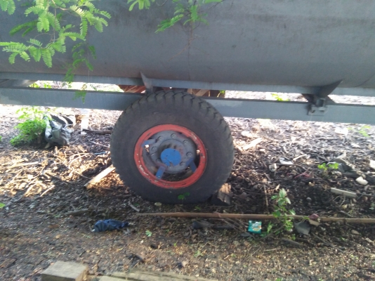 แทรนเลอร์พร้อมแท้งน้ำขนาดใหญ่พร้อมใช้งาน