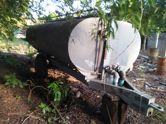 แทรนเลอร์พร้อมแท้งน้ำขนาดใหญ่พร้อมใช้งาน