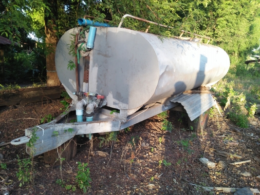 แทรนเลอร์พร้อมแท้งน้ำขนาดใหญ่พร้อมใช้งาน