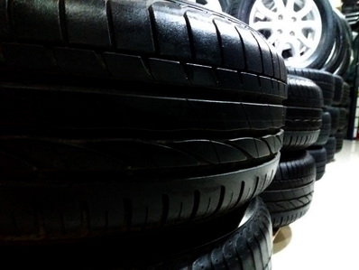 Run Flat บริดสโตน ER300 205 60 16 ปี16 ก.7 ET31 ยางใหม่วิ่งน้อยดอกเต็มแท่งขนครีบอยู่ครบ ใช้อีก2ปีสบาย ยางไม่มีลมยางก็วิ่งได้ไม่มีระเบิดแตก Run Flat บริดสโตน ER300 205 60 16 ปี16 ก.7 ET31 ยางใหม่วิ่งน้อยดอกเต็มแท่งขนครีบอยู่ครบ ใช้อีก2ปีสบาย ยางไม่มีลมยางก็วิ่งได้ไม่มีระเบิดแตก