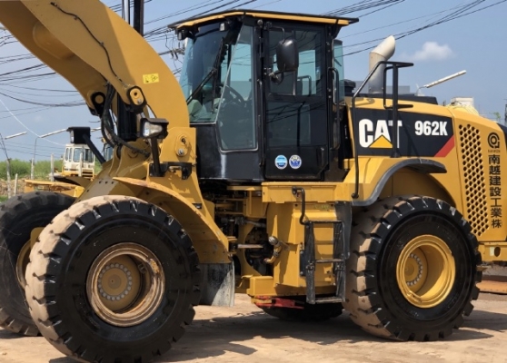 ขายรถตักล้อยาง CAT 962K ปี 2015 นำเข้าเองจากญี่ปุ่น สภาพสวยพร้อมใช้งาน มีVDOการทำงานครับ