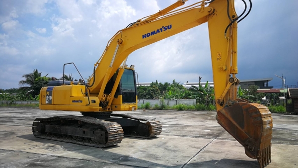 Komatsu Pc200 - 7/ เก่านอกใช้งานน้อย รถเต็มทุกระบบ พร้อมไลยหัวเจาะ ราคาคุยกันครับ