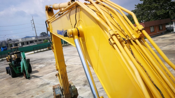 Komatsu Pc200 - 7/ เก่านอกใช้งานน้อย รถเต็มทุกระบบ พร้อมไลยหัวเจาะ ราคาคุยกันครับ