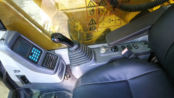 Komatsu Pc200 - 7/ เก่านอกใช้งานน้อย รถเต็มทุกระบบ พร้อมไลยหัวเจาะ ราคาคุยกันครับ