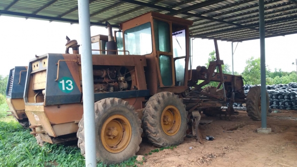 ขาย 590,000 รถเกรด GALION 850 เล่มทะเบียน เครื่องดี เกียร์แรง เอวแน่น  ยางดี รถดีเก่าจอด ไม่ค่อยได้ใช้งาน สถาพดี รถพร้อมใช้ เล่มพร้อมโอน รถอยู่ จันทบุรี 090-772-3710 090-772-3708