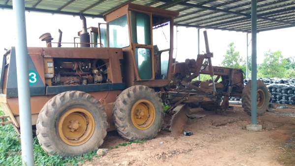 ขาย 590,000 รถเกรด GALION 850 เล่มทะเบียน เครื่องดี เกียร์แรง เอวแน่น  ยางดี รถดีเก่าจอด ไม่ค่อยได้ใช้งาน สถาพดี รถพร้อมใช้ เล่มพร้อมโอน รถอยู่ จันทบุรี 090-772-3710 090-772-3708