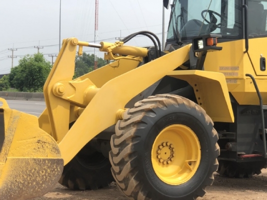 ขายรถตักล้อยาง KOMATSU WA100-5 นำเข้าเองจากญี่ปุ่น สภาพสวยพร้อมใช้งาน มีVDOการทำงานครับ
