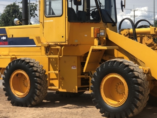 ขายรถตักล้อยาง KOMATSU WA200-1 นำเข้าเองจากญี่ปุ่น สภาพสวยพร้อมใช้ มีVDOการทำงานครับ