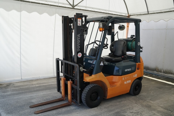 ขายถูกมาก Toyota 7FG10 ขนาดยก1ตัน เสาสูง3เมตร เครื่องเบนซิน+LPG ติดตั้งจากโรงงานที่ญี่ปุ่น