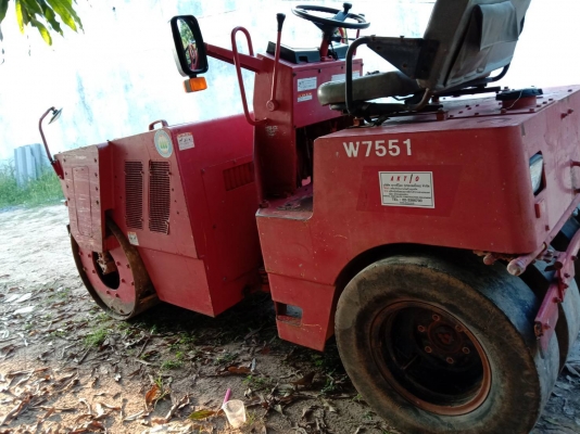 ขายรถบดSAKAI W7551 4.5ตันหน้าเหล็กหลังยางสั่นสะเทือนเล่มทะเบียนราคา 400,000