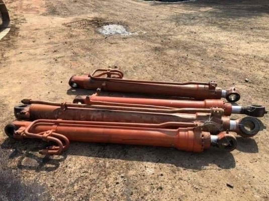 ขาย(กระบอก บูม อาร์ม บุ้งกี๋)  65,000 บาท HITACHI EX200-3 SUPER  รถอยู่  นครปฐม โทร 0610710295  สนใจ รายการสินค้า อื่นๆ ที่ เว็ปไชค์ Truck2Hand https://www.truck2hand.com/index.php?actions=content/search&amp;member_id=136193  Facebook ส่วนตัวทัก Http://ww
