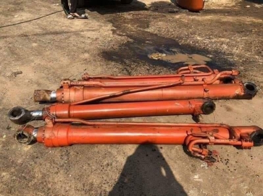 ขาย(กระบอก บูม อาร์ม บุ้งกี๋)  65,000 บาท HITACHI EX200-3 SUPER  รถอยู่  นครปฐม โทร 0610710295  สนใจ รายการสินค้า อื่นๆ ที่ เว็ปไชค์ Truck2Hand https://www.truck2hand.com/index.php?actions=content/search&amp;member_id=136193  Facebook ส่วนตัวทัก Http://ww