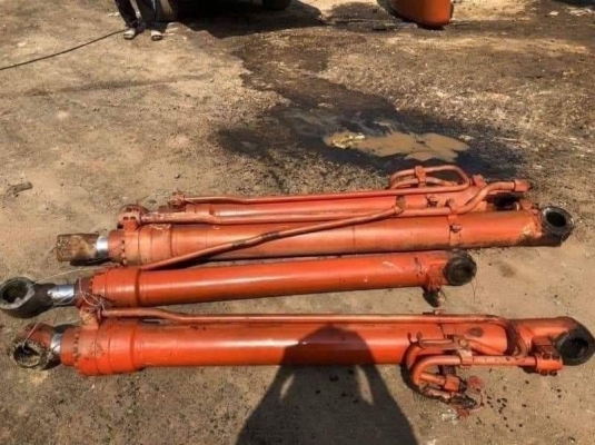 ขาย(กระบอก บูม อาร์ม บุ้งกี๋)  65,000 บาท HITACHI EX200-3 SUPER  รถอยู่  นครปฐม โทร 0610710295  สนใจ รายการสินค้า อื่นๆ ที่ เว็ปไชค์ Truck2Hand https://www.truck2hand.com/index.php?actions=content/search&amp;member_id=136193  Facebook ส่วนตัวทัก Http://ww