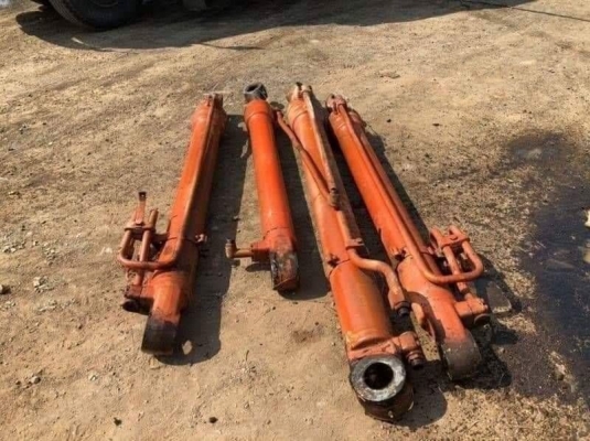 ขาย(กระบอก บูม อาร์ม บุ้งกี๋)  65,000 บาท HITACHI EX200-3 SUPER  รถอยู่  นครปฐม โทร 0610710295  สนใจ รายการสินค้า อื่นๆ ที่ เว็ปไชค์ Truck2Hand https://www.truck2hand.com/index.php?actions=content/search&amp;member_id=136193  Facebook ส่วนตัวทัก Http://ww