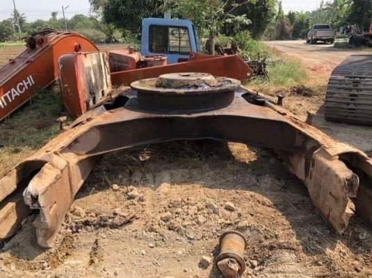 ขายเฟรม 40,000 บาท  HITACHI EX200-3 SUPER   รถอยู่  นครปฐม โทร 0610710295  สนใจ รายการสินค้า อื่นๆ ที่ เว็ปไชค์ Truck2Hand https://www.truck2hand.com/index.php?actions=content/search&amp;member_id=136193  Facebook ส่วนตัวทัก Http://www.facebook.com/ToRoie
