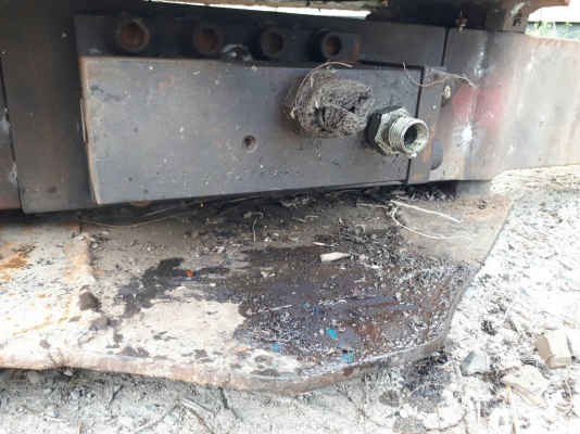 ขาย หัวเจาะ หัวกระแทก เบรคเกอร์ breaker สำหรับรถขุด แบคโฮ PC 50 60 70 ห่างหู 17 cm สลัก 50 มิล เก่าญี่ปุ่น ขาย หัวเจาะ หัวกระแทก เบรคเกอร์ breaker สำหรับรถขุด แบคโฮ PC 50 60 70 ห่างหู 17 cm สลัก 50 มิล เก่าญี่ปุ่น