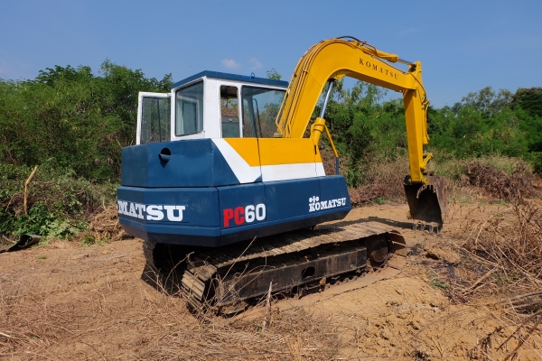 Komatsu PC60 รุ่น5 เครื่องดีเอวดีแน่นๆปั้มแรงๆ.