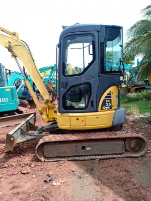 ขายKOMATSU PC35MR-2 เก่านอกแท้  สภาพสวย เดิมๆๆ  ใช้งานมาน้อย โทร 089-3818694 จ๊อย