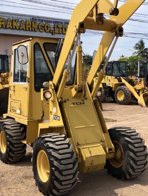 ขายรถตักล้อยาง TCM 810A-2 (เทียบเท่า WA30) (1,XXX ชั่วโมง) นำเข้าเองจากญี่ปุ่น สภาพสวยพร้อมใช้ มีVDOครับ