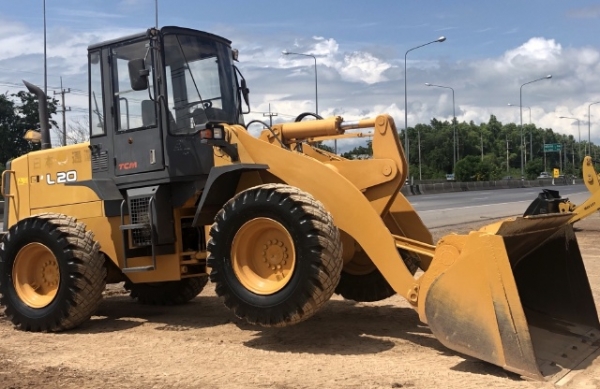 ขายรถตักล้อยาง TCM L20 (เทียบเท่า WA200) นำเข้าเองจากญี่ปุ่น สภาพสวยพร้อมใช้ มีVDOการทำงานครับ