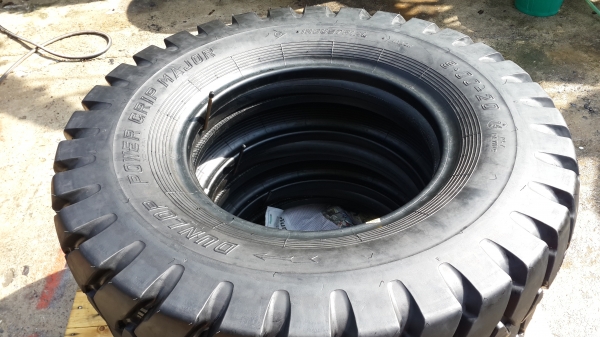 ขายยางลมรถยกโฟล์คลิฟท์ขนาด 28&times;9-15 , 700 , 600-9 ค่ะ