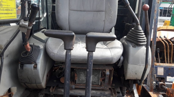 KOMATSU PC60-7 เครื่องยนต์โคมัสสุ4D95L คอนโทรลน้ำมัน ,ปั๊มนิ้ว, มีลายหัวเจาะ ราคาลดได้ต่อรองได้นะคะ รถเดิมๆเก่านอก มีเอกสาร ยังไม่เคยใช้งานในไทย
