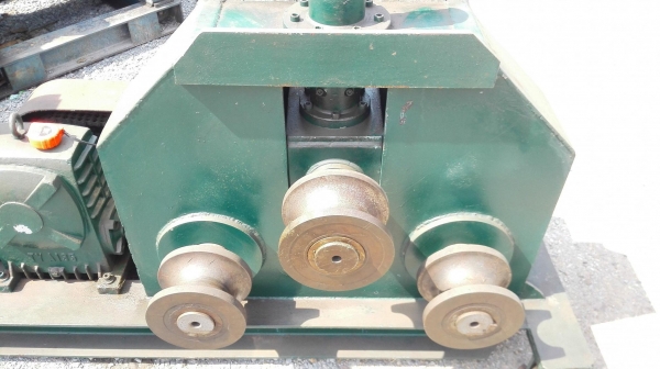 เครื่องดัดโค้งโครงสร้าง ขนาด 4” มอเตอร์เกียร์ Mitsubishi 10 HP 380V พร้อมตู้ไฟชุดรีโมทคอนโทรล เครื่องดัดโค้งโครงสร้าง ขนาด 4” มอเตอร์เกียร์ Mitsubishi 10 HP 380V พร้อมตู้ไฟชุดรีโมทคอนโทรล