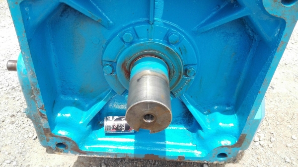 หัวเกียร์ทดรอบเพลาคว่ำอิตาลี่ GUSCO ITALY อัตราทด 1 : 248 (6 rpm) เพลาออก 4” เข้า 2” ใช้ หัวเกียร์ทดรอบเพลาคว่ำอิตาลี่ GUSCO ITALY อัตราทด 1 : 248 (6 rpm) เพลาออก 4” เข้า 2” ใช้