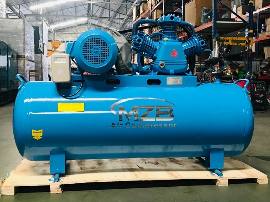 MZB ปั้มลมใหม่ขนาด300ลิตร ไฟ380v. 50hz. ขนาดมอเตอร์ 7.5แรงม้า ขนาดหัวลูกสูบ80mm. สามหัวสูบ อัดลมที่10บาร์ ถังขนาด300ลิตร ของใหม่นำเข้า คุณภาพเยี่ยม