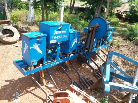 เครื่องหยอดข้าวโพด 4 แถว สวยๆ