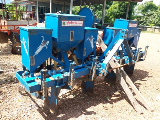 เครื่องหยอดข้าวโพด 4 แถว สวยๆ