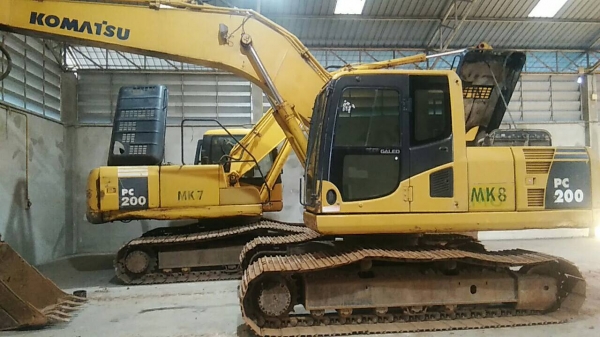 ขายKOMATSU PC200-8N1 เอกสารเล่มทะเบียนราคา 1,100,000