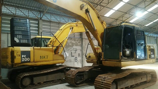 ขายKOMATSU PC200-8N1 เอกสารเล่มทะเบียนราคา 1,100,000