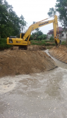 ขายKOMATSU PC200-8MO 5000ชม.2,400,000